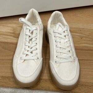 HM brand new off white color platform sneaker size 35 never worn